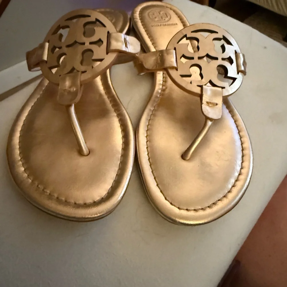 Size 7 Rose Gold Metallic Tory Burch Miller thong sandals. - Picture 6 of 8
